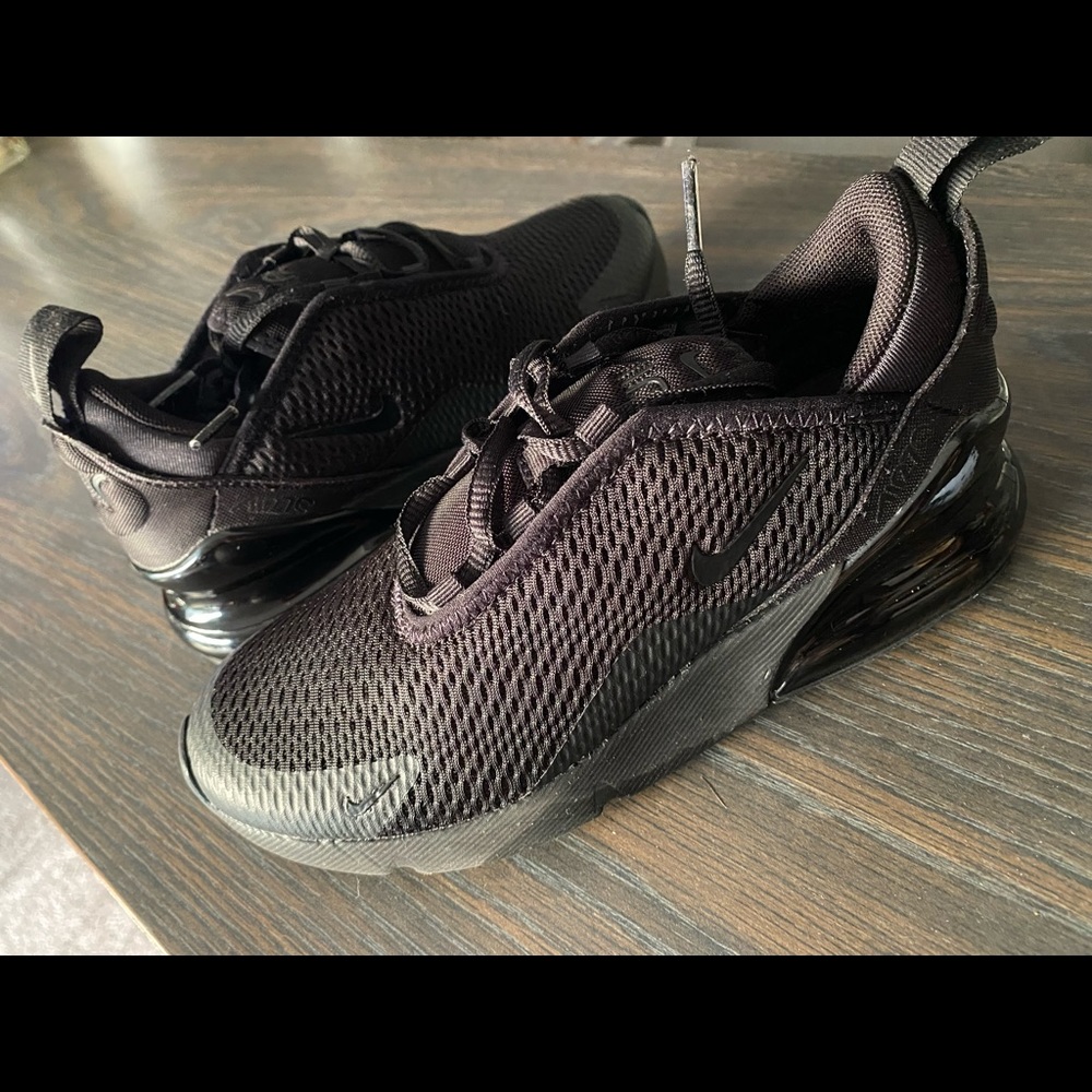 NIKE AIRMAX 270